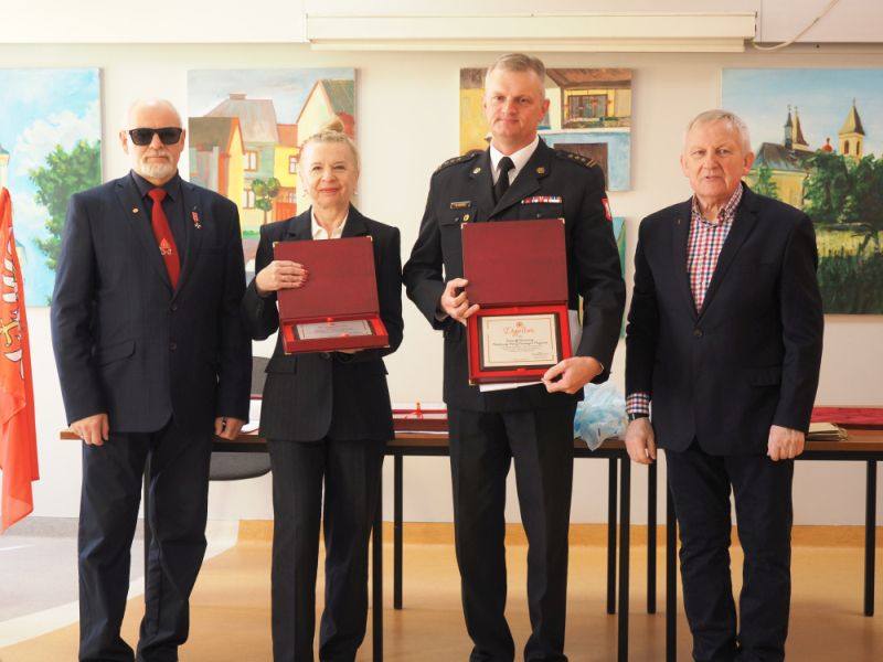 Odznaki Honorowe PCK dla zasłużonych