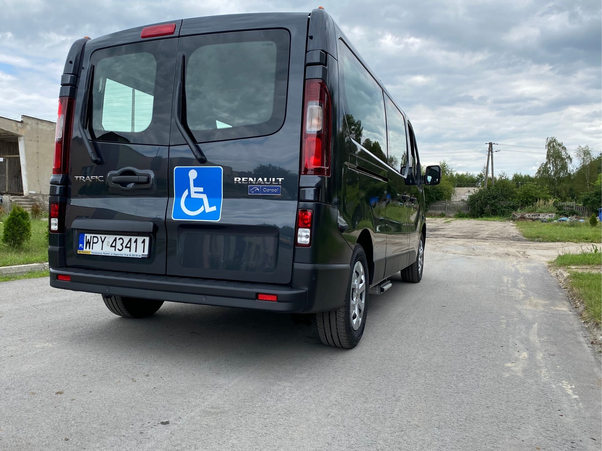 Mikrobus marki Renault Trafic, 9-cio osobowy