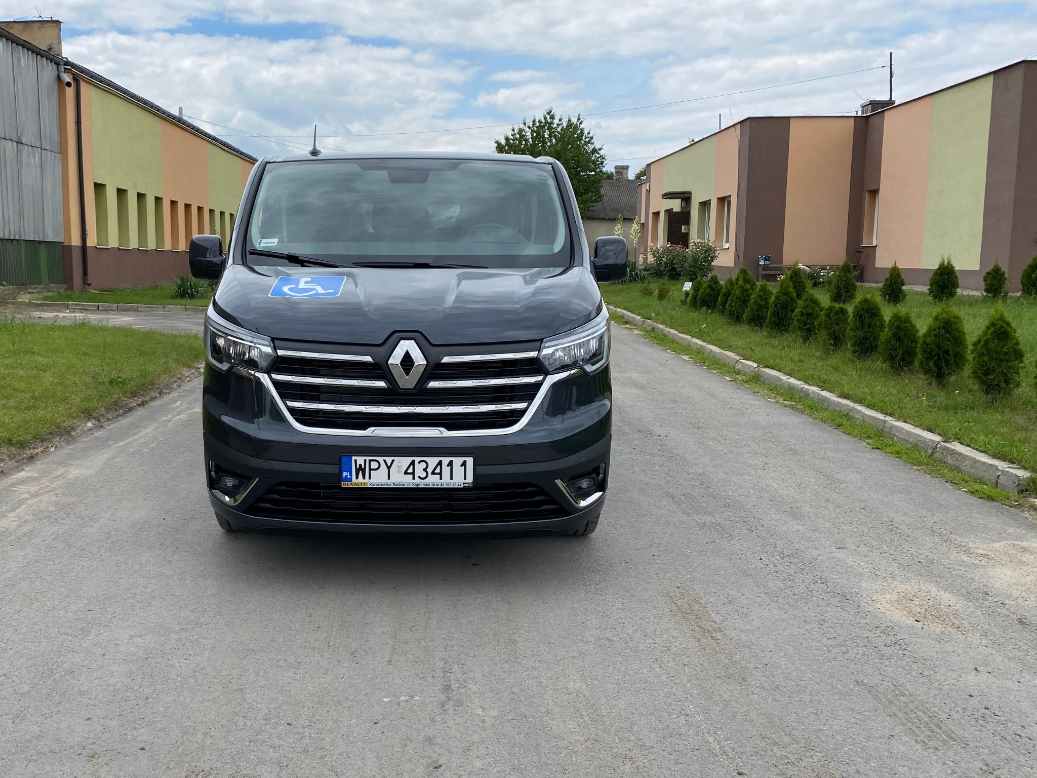 Mikrobus marki Renault Trafic, 9-cio osobowy