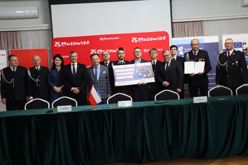 Nowe wozy strażackie dla OSP w Przysusze oraz OSP w Skrzyńsku