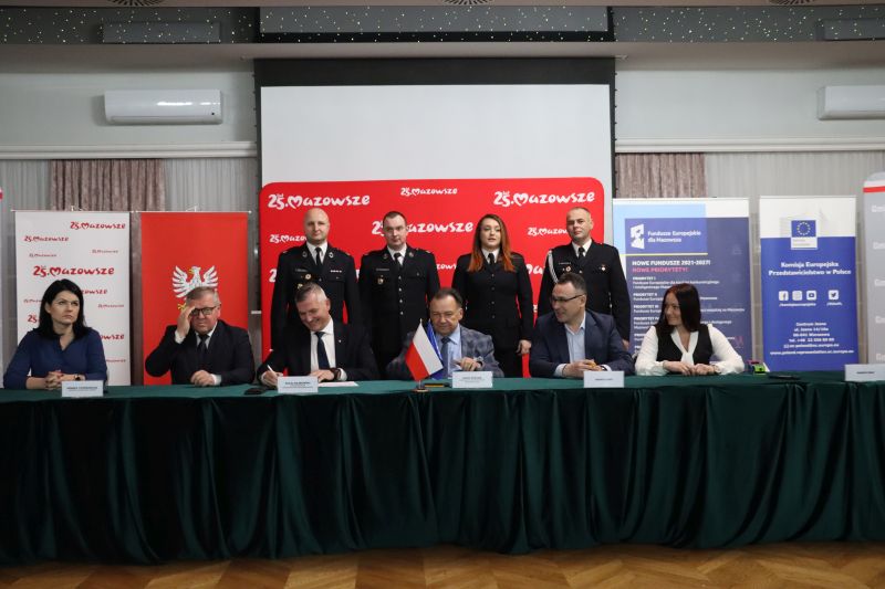 Nowe wozy strażackie dla OSP w Przysusze oraz OSP w Skrzyńsku